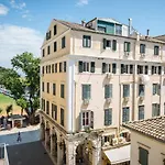 Апартаменты Liston Town House