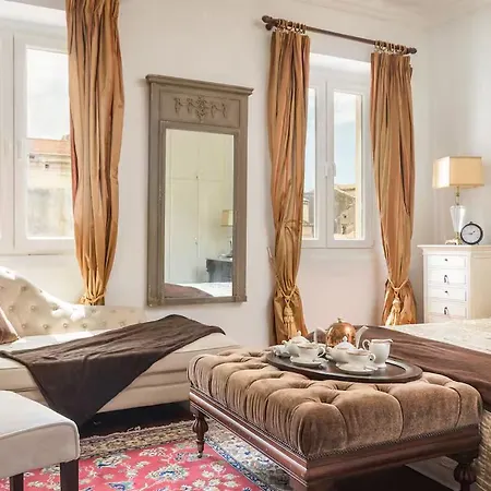 Liston Town House Apartmán