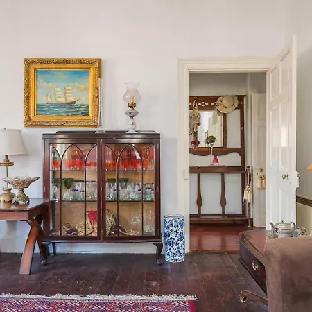 Liston Town House *