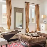Liston Town House דירה
